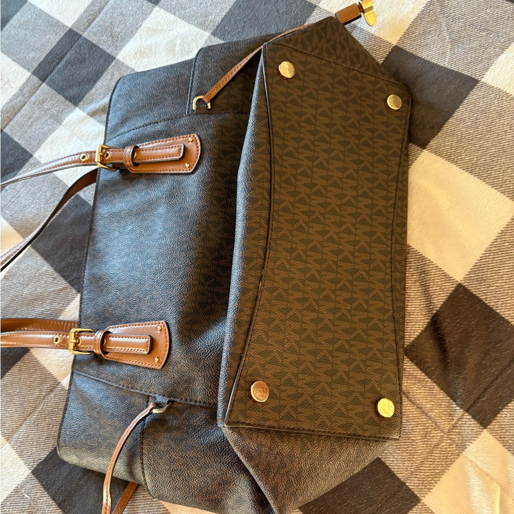 Michael Kors purse like new - Picture 4 of 9